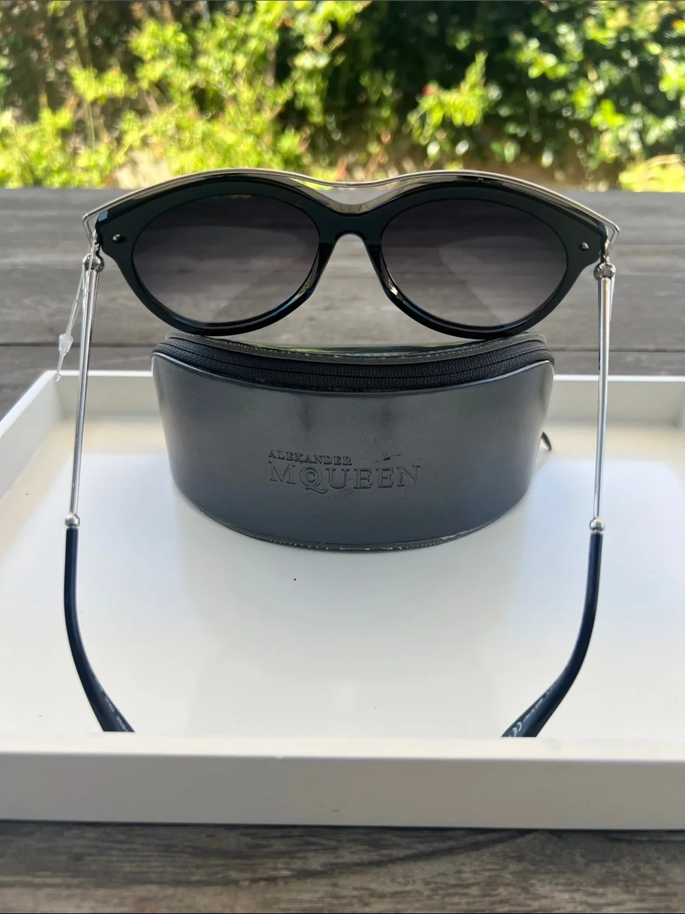 Brand New Authentic Alexander McQueen AMQ 4273/S SILVER Sunglasses